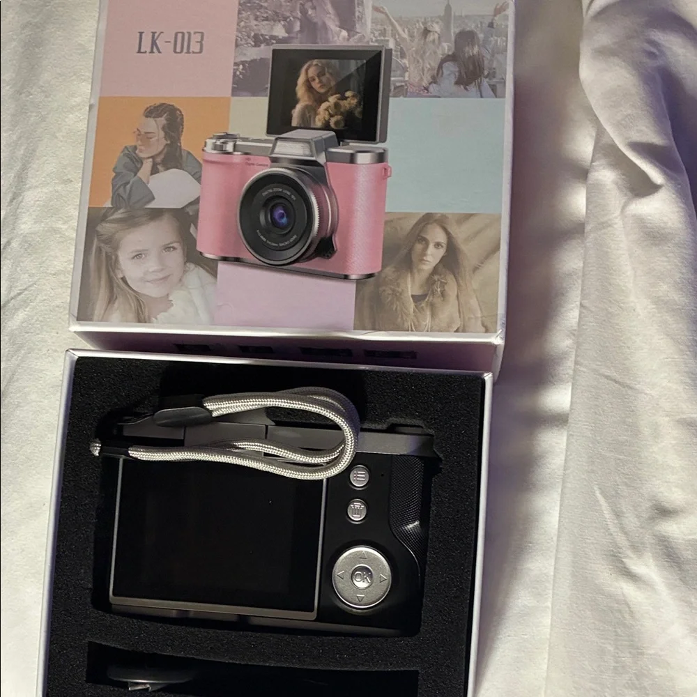 Digital Camera - Black ausek LK-013. Entry level point and shoot